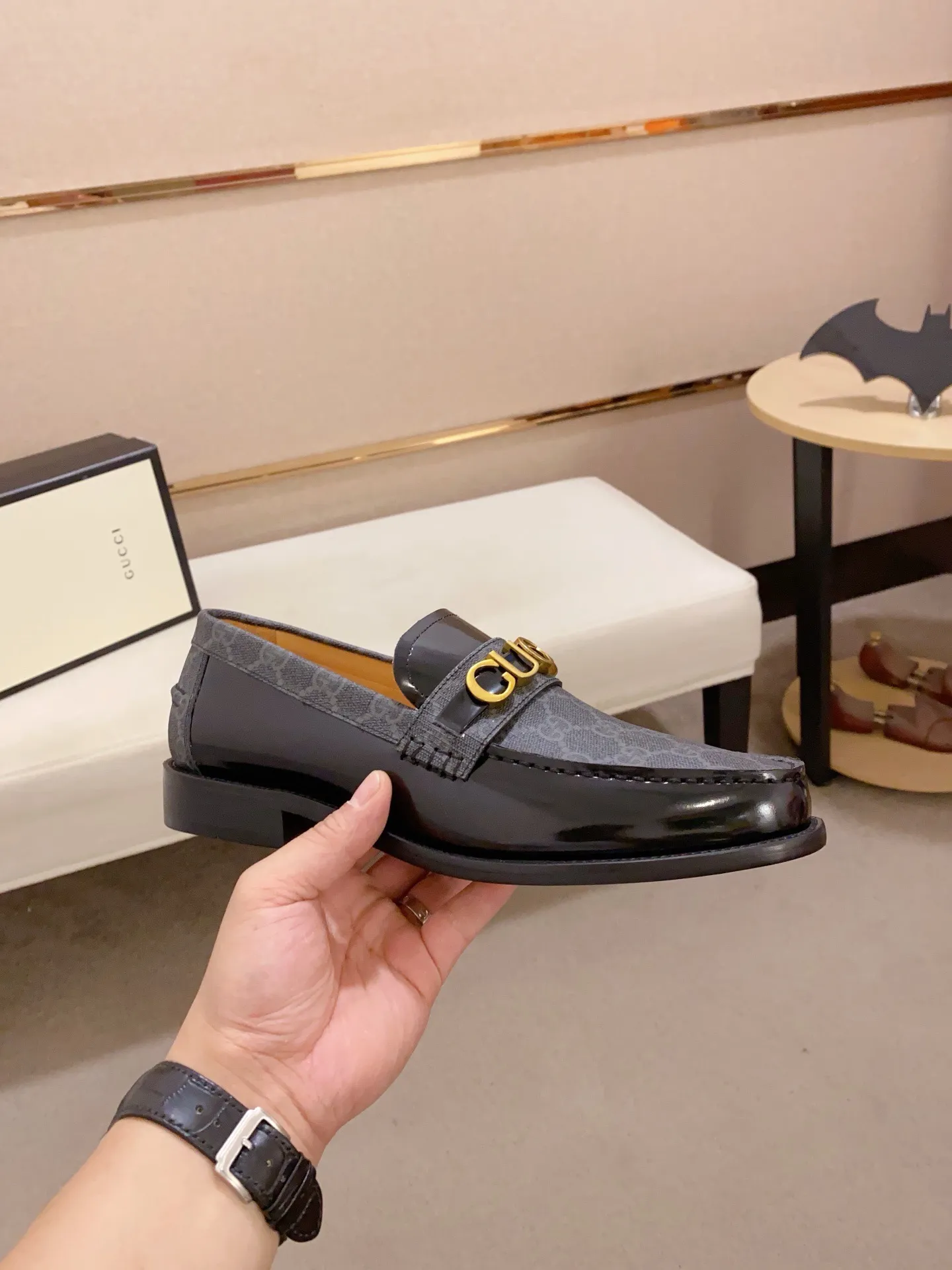 Men's shoes 💰: 580💰 (GUCCI) new series ss hot new products 💢 💠 Casual leather shoes 👞, first layer of cowhide, upper hardware buckle and logo on the side of the shoe, insole and sole with brand logo 💠 💎 Upper: 100% cowhide 💎 Lining: cowhide/100% 💎Feet: cowhide/100% 💎Sole: rubber/100% 💎SIZE: 38 39 40 41 42 43 44 Can be customized 45